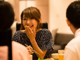 飲み会でモテる女性には理由があった! したたかな女性たちが実践している「飲み会アピール術」8選
