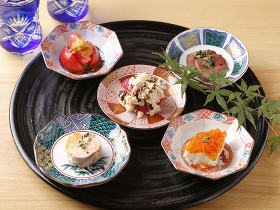 ワクワクのアイデア料理が目白押し! 王道のフレンチを知る料理人が作るコスパ最強の「フレンチ割烹」