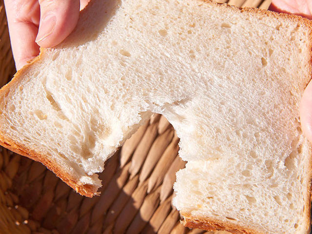 これぞシンプル・イズ・ザ・ベスト！ 行列ができるベーカリー『AOSAN』の角食パン