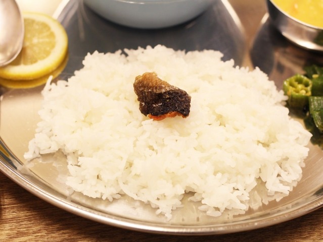 季節や気分で変化するこわだりの「しゃけカレー」