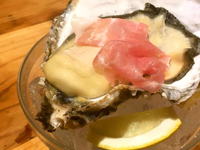 とろける生ハムと牡蠣の相性がたまらない 神楽坂に日本酒バー Sake Bar オトナリ オープン Dressing ドレッシング