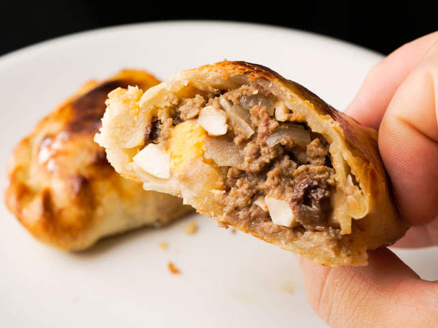 ジューシーな肉がぎっしり 餃子マニアが思わず唸った アルゼンチンの肉肉しい餃子がうますぎてリピ確定 Dressing ドレッシング