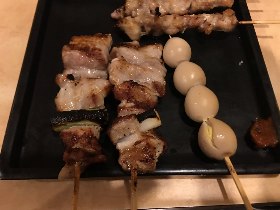 昭和のホスピタリティに心ほぐれる。連日ファンで賑わうレトロな大衆酒場 登戸『ヤキトリハウス 平安郷』
