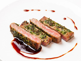 クリスマスディナーはもう決めた? オトナのための絶品「肉料理」レシピ2選