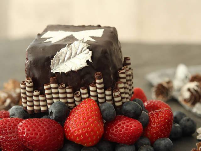 誕生日や記念日に ケーキ型がなくても作れる プレゼント風ケーキ の簡単レシピ Dressing ドレッシング