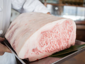 極上「石垣牛」のうまみに浸る! 石垣牛を知り尽くしたシェフによる絶品ステーキで、至福のひとときを