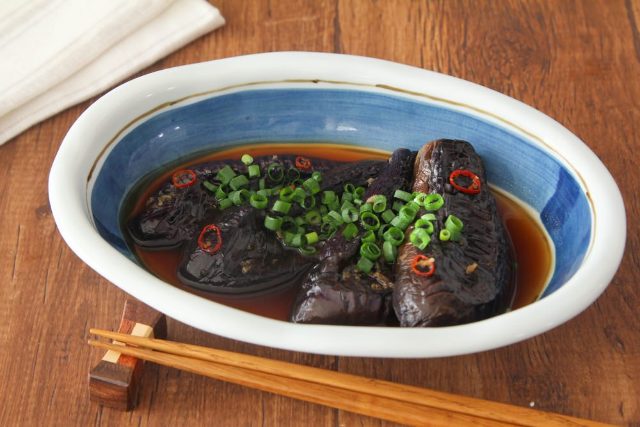 味が染み染みでジューシー！「中長ナスの焼きびたし」