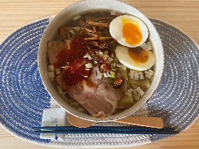 自作キットが届くから準備要らず!大将と話しながらあの味を再現できる『ラーメン凪』のオンライン料理教室