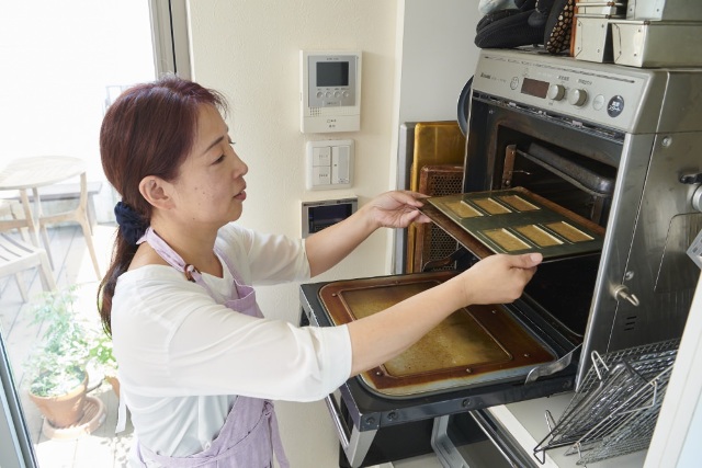 ■型に流し、焼き上げる