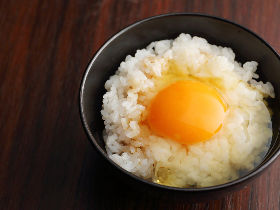 幻の調味料「煎り酒」が万能すぎる! TKGやパスタにも使える「煎り酒」の作り方&簡単アレンジレシピ