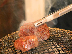 【新大久保】1日4組限定の「紹介制焼肉店」がここ! とろける「赤身肉」が最高にウマい