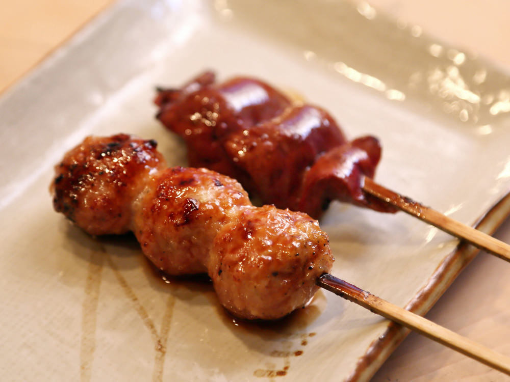 焼きのワザ、伝統のたれで味わう「伊達鶏」の焼鳥が至極の味! 名店のDNAを継ぐ荒木町の『焼鳥 多喜』