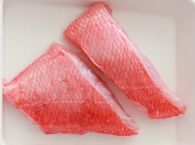 白身魚（タラ、タイ、ヒラメなど）