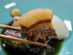 【お取り寄せ】肉マイスターがおすすめ!名レストランが届ける肉料理5選!日本最高峰の角煮、すき焼きほか