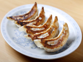 餃子大好き芸人も通った東中野『大盛(おおもり)軒』! 満足度MAXな「餃子」と「鉄板麺」にどハマり