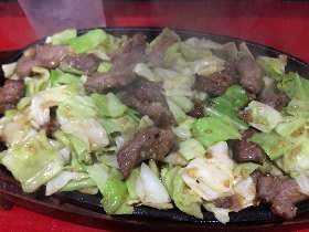 九州最後のソウルフード、鉄板焼肉が東京へ! 最強の福岡メシの専門店 経堂『大当り』