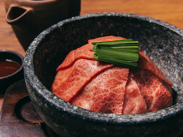 “和牛の焼きしゃぶ” から “海老味噌ラーメン” まで！人気焼肉「うしごろ」の冬限定メニュー