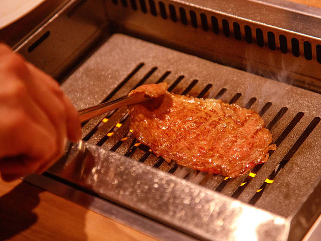 焼肉の基礎知識：ガスロースターの焼肉店で、肉はこう焼く