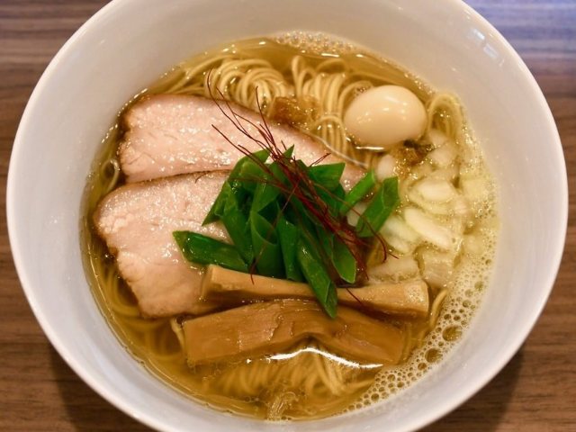 魚介 オンリーのスープは黄金色 ジワジワとファン増加中のラーメン店 名古屋 中華そば 実垂穂 Dressing ドレッシング