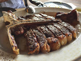 肉をガッツリ、豪快に食べるなら、この「ステーキハウス」6選に間違いなし!【予約必至】
