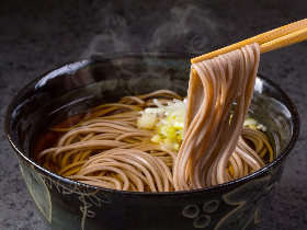 なぜ年末に「年越しそば」を食べるのか?【日本料理研究家/江戸懐石近茶流嗣家・柳原尚之】
