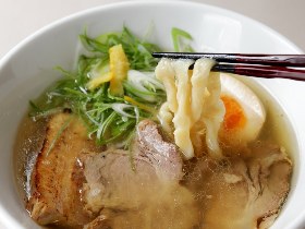 クセになる超極太麺!もちもち麺&滋味深きスープの新コラボ・京都『自家製粉石臼挽き小麦 洛中その咲』