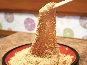 もっちもち! 杵で300回以上も手つきする、伸び~るお餅が激ウマイ、お餅と日本茶の専門店『月光』