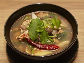 世界に広がり始めたタイ東北部「イサーン料理」が日本に来た!