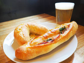 深夜でも焼きたてパンが味わえる! こだわりのクラフトビールも揃う新スポットが世田谷・松陰神社前に誕生