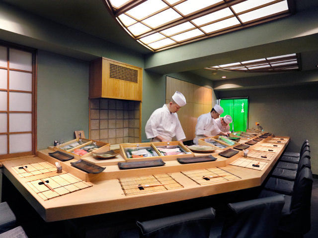 今行きたいのはここ！予約の絶えない「東京の鮨屋」特集の画像