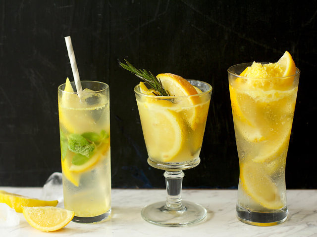 冷凍レモン で作るレモンサワーが最高にうまい 夏日に作りたい 爽快レモンドリンクレシピ3選 Dressing ドレッシング
