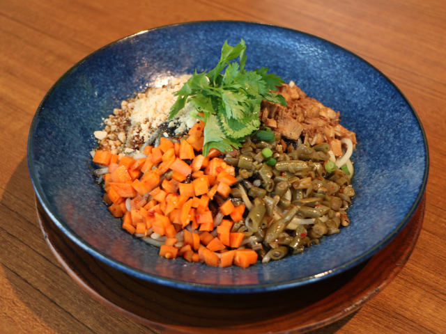 日本初上陸！「レッカン麺」が話題の中華バルが銀座にオープン