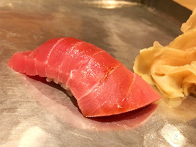 銀座にて、魚を知り尽くした女性料理人のシャレた味わいを楽しめる割烹の素晴らしさに酔う