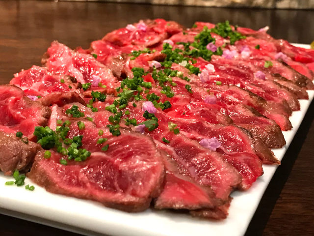 部位や肉質にあった調理方法はまさに「火入れのプロフェッショナル」