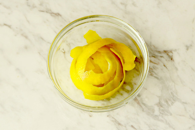 レモンの皮をオリーブオイルに漬けるだけで万能調味料に 常備しておきたい レモンオイル の作り方 Dressing ドレッシング