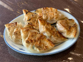 おいしい「餃子」をテイクアウト! 餃子大好き芸人が本気で選んだ、三軒茶屋周辺の愛され「餃子5選」
