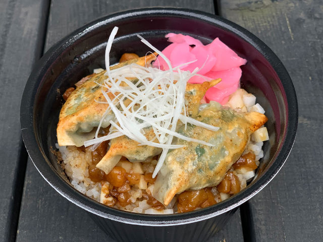 餃子大好き芸人が本気で選んだ、三軒茶屋周辺の愛され「餃子5選」をテイクアウトの画像