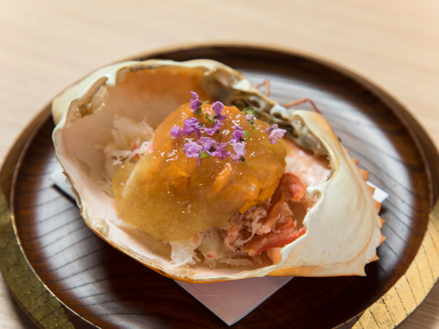 1日限定2組だけ 幻のカニ料理 スッポンが身近に味わえる西麻布のヒミツの 割烹 Dressing ドレッシング