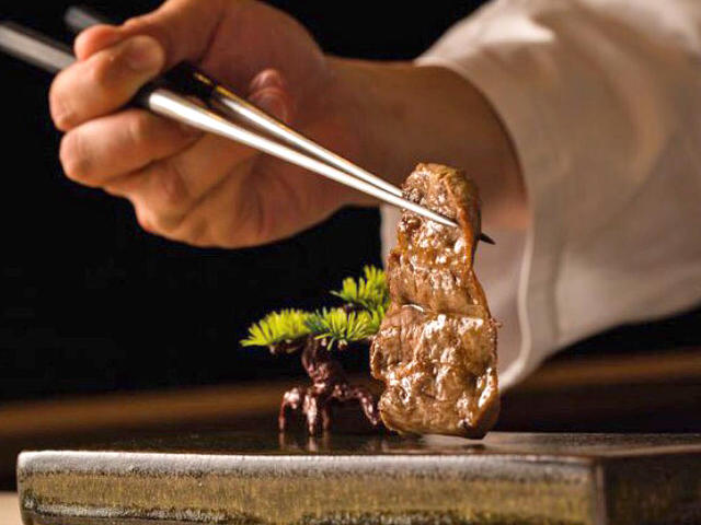 カウンターで極上肉を 人気店 中目黒いぐち の新店で おもてなし焼肉 を体験してみた Dressing ドレッシング