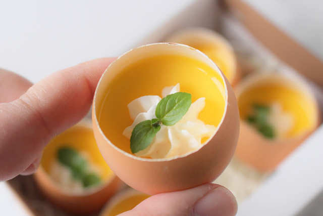 簡単レシピ 卵の器がかわいすぎ とろ り濃厚な カスタードプリン の作り方 Dressing ドレッシング