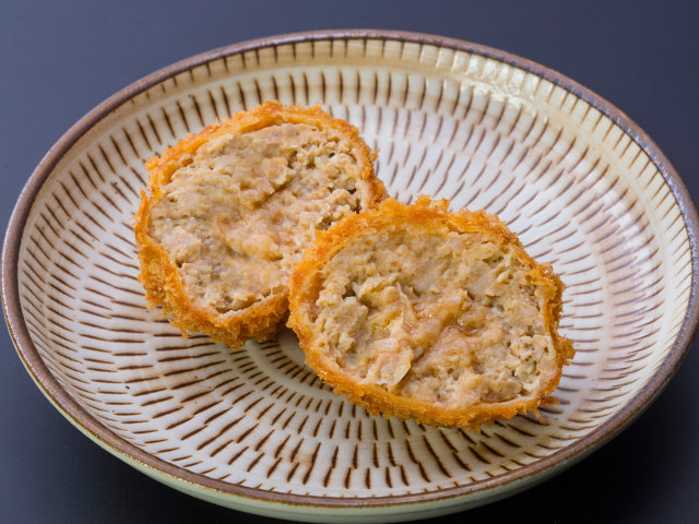 様々な部位を食べ比べられる「一頭揚げ」、肉汁あふれる「メンチカツ」