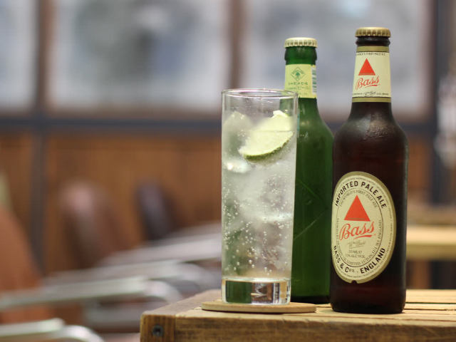 美容室であり酒場でもあるユニークな あの サロン は 人が集まり語らう出逢いの場 Dressing ドレッシング