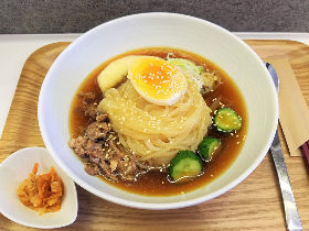 喉ごしバツグンの「つるしこ冷麺」にもうトリコ! 日本名水百選使用のスープまでおいしい「冷麺専門店」