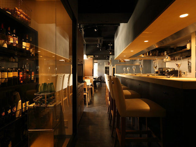 【4】ソーセージ職人が営む『神楽坂ワイン食堂Terzo』で、ワイン片手にホットドッグを堪能