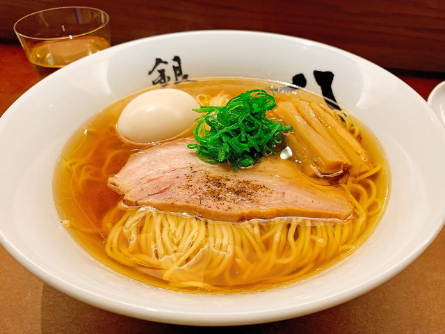 【銀座】いま話題のラーメン店『銀座 八五（はちごう）』で、真に“上質な体験”を