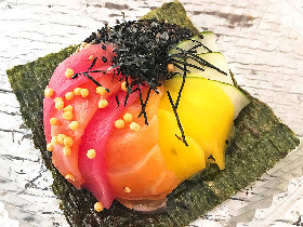寿司なのにドーナツ? カリフォルニア生まれの「スシドーナツ」がジワジワ来そうな予感