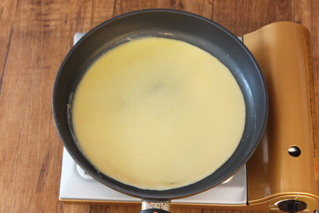 point2. 小麦粉が茶色くなるまで、バターで炒める