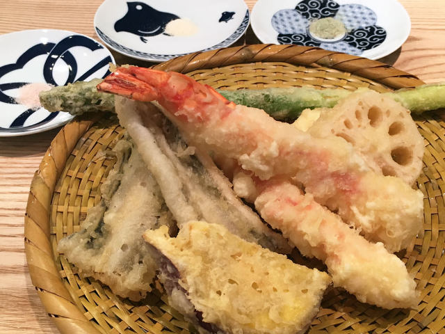 天ぷらとワインを立ち呑みで超リーズナブルに楽しめる恵比寿 喜久や は 油の臭いもつかないデキる店 Dressing ドレッシング