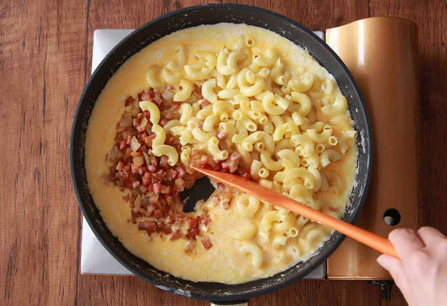 オーブン不要！アメリカのおふくろの味「マカロニ＆チーズ」の作り方！の画像