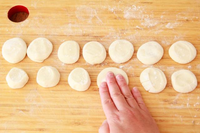 もっちり旨い！理想の「餃子の皮」を手作りする5つのポイントの画像